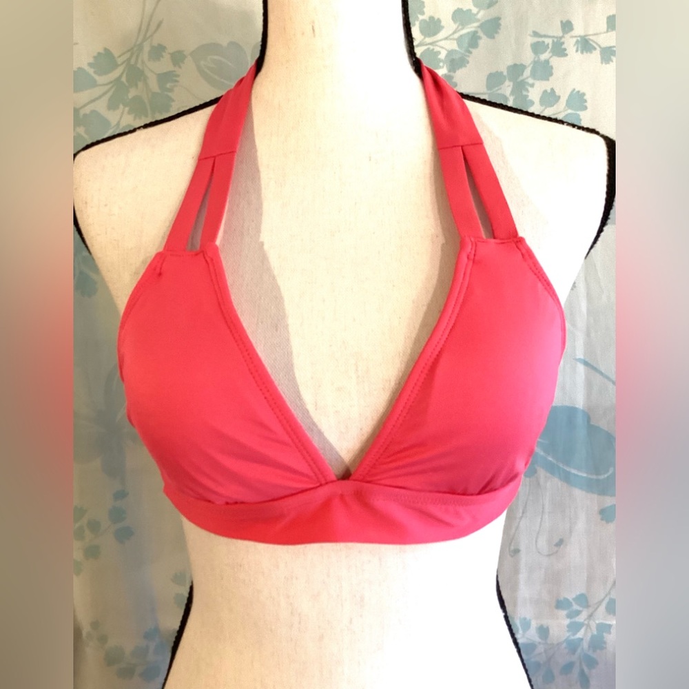 Mossimo swimsuit top. Size S